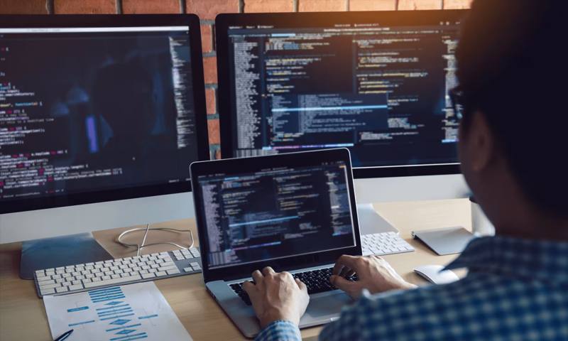 数据科学选型:R与Python如何赋能乌尔禾区网站建设?